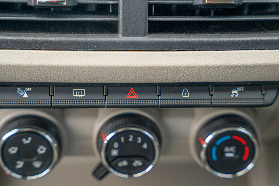 Renault Renault Triber INTERIOR Controls and Buttons