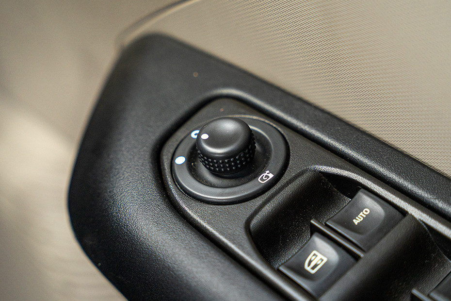 Renault Renault Triber INTERIOR Controls and Buttons