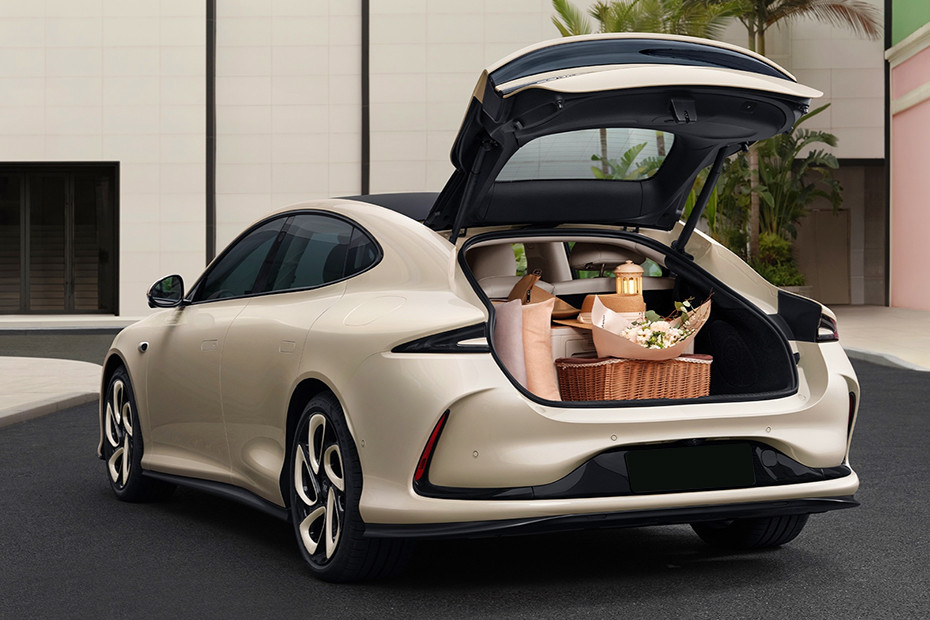 MG MG IM5 INTERIOR Boot