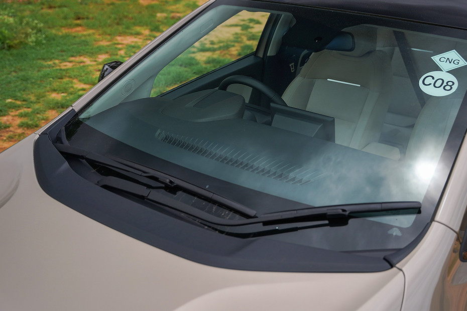 Tata Altroz Front Windshield and Wiper