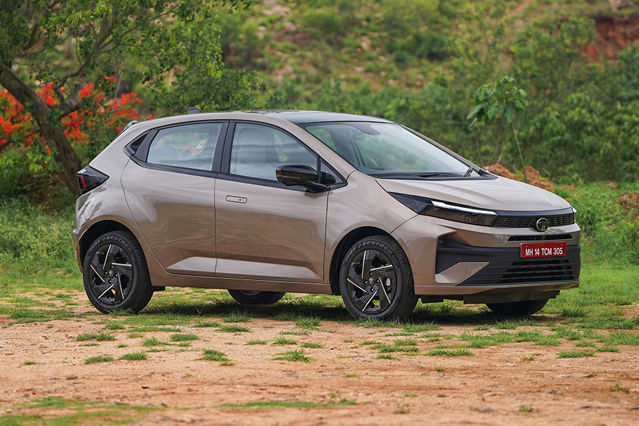 Tata Altroz Front Right Quarter View