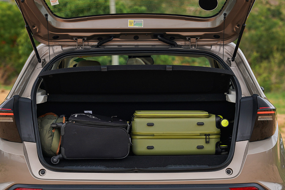 Tata Altroz Boot Space (With Luggage)