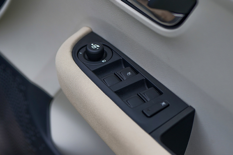 Tata Altroz Door Controls