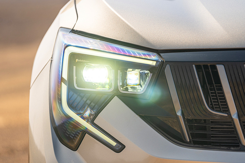 Mahindra XUV 7XO Headlight
