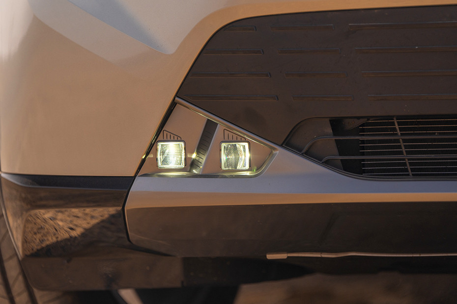 Mahindra XUV 7XO Front Fog Lamp