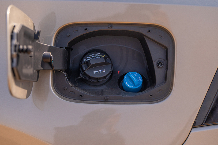 Mahindra XUV 7XO DEF Cap