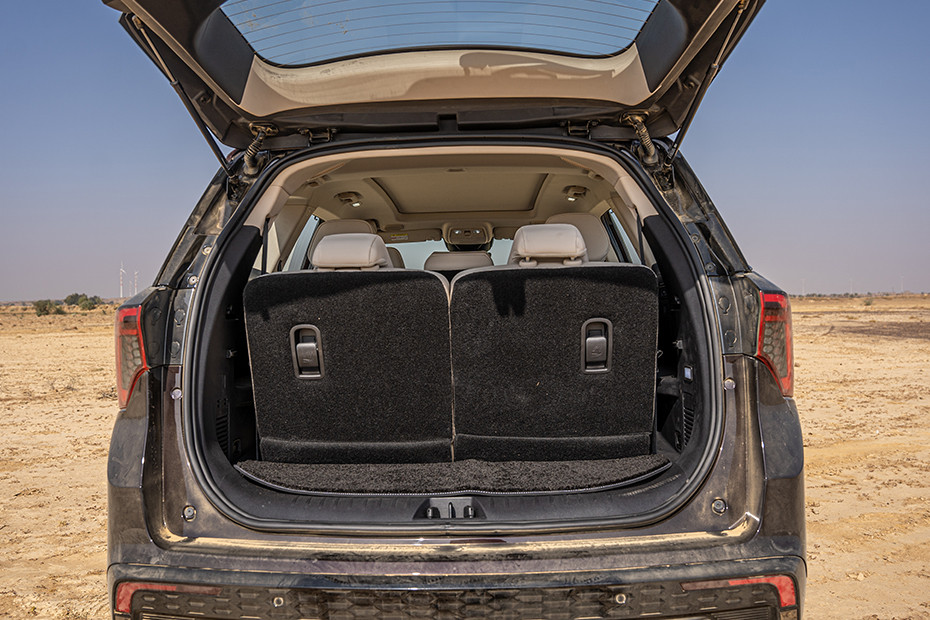 Mahindra XUV 7XO Boot (Open)