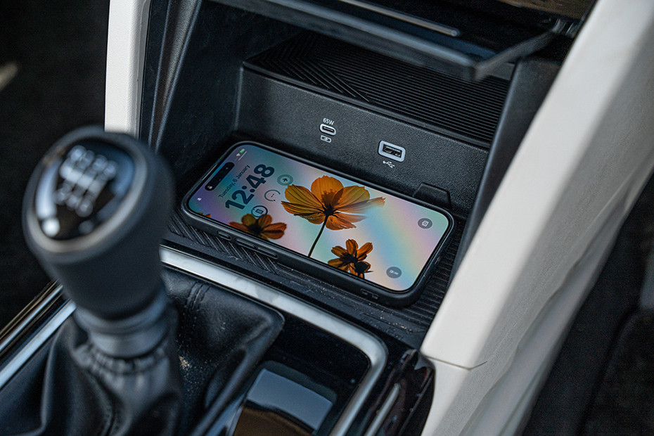 Mahindra XUV 7XO Wireless Charger