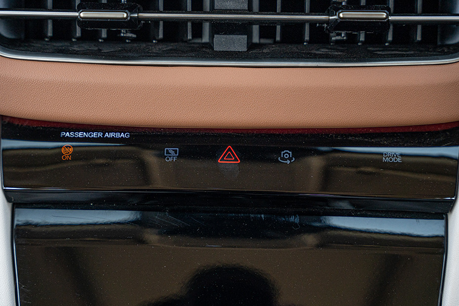 Mahindra XUV 7XO Switches In Centre Console