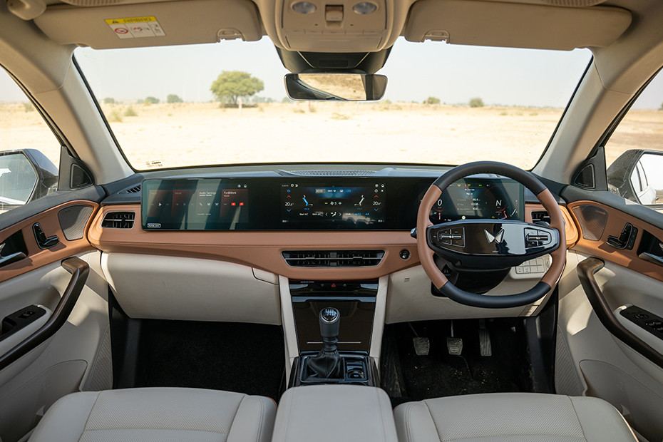 Mahindra XUV 7XO Dashboard