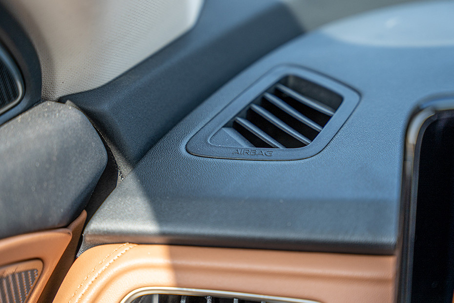 Mahindra XUV 7XO Passenger Airbag