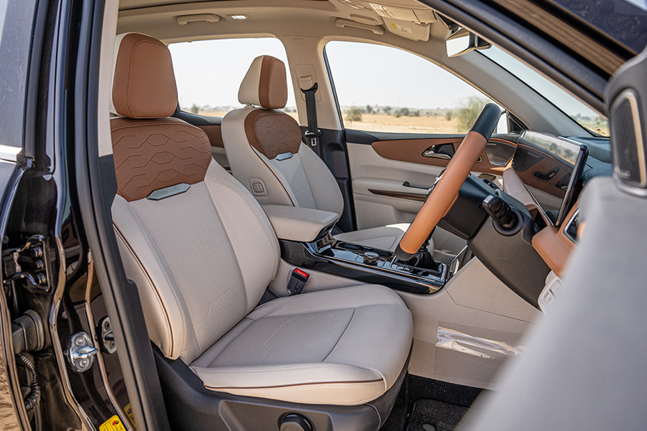 Mahindra XUV 7XO Front Seat