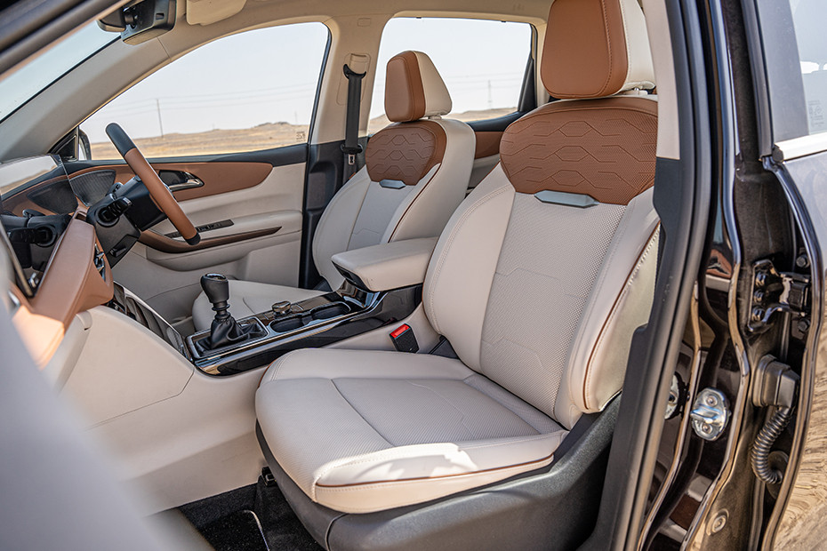 Mahindra XUV 7XO Front Seats (Passenger View)