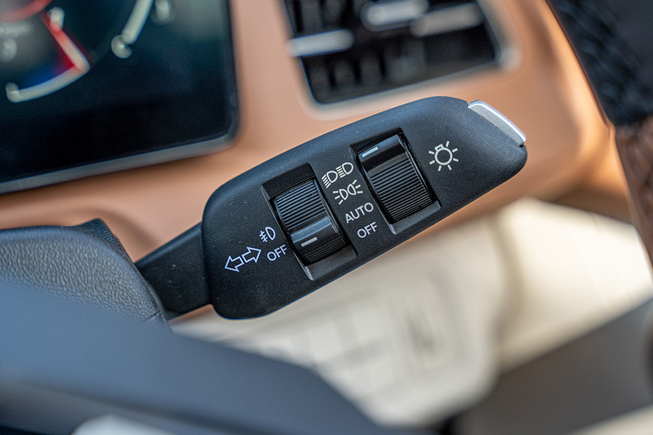 Mahindra XUV 7XO Headlamp Control