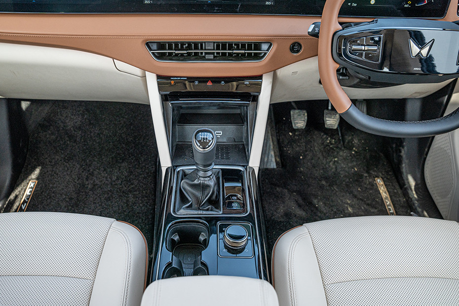 Mahindra XUV 7XO Centre Console Storage