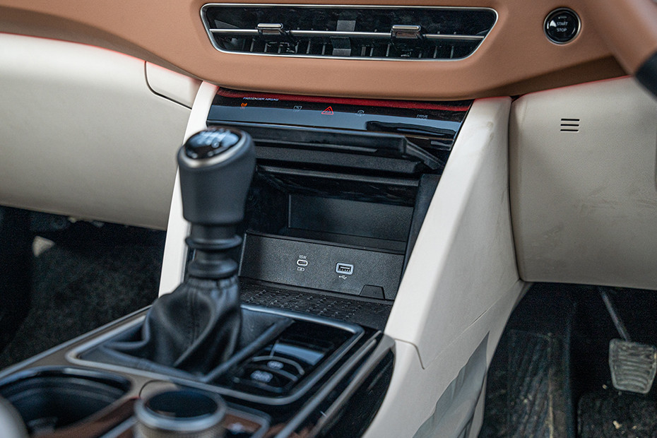 Mahindra XUV 7XO Storage (Center Console)