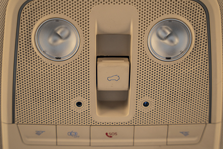 Mahindra XUV 7XO Sunroof Control