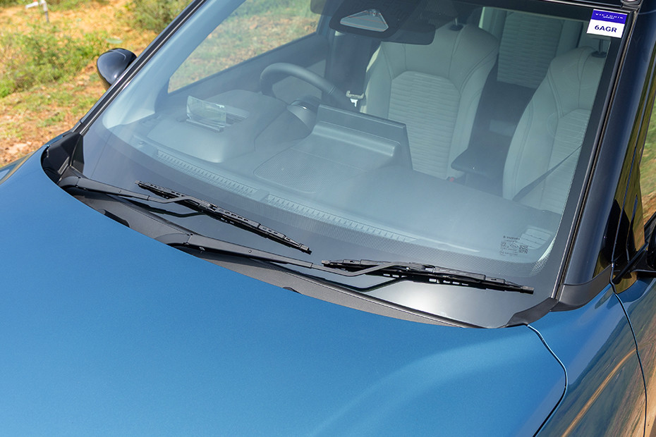 Maruti Victoris Front Windshield and Wiper