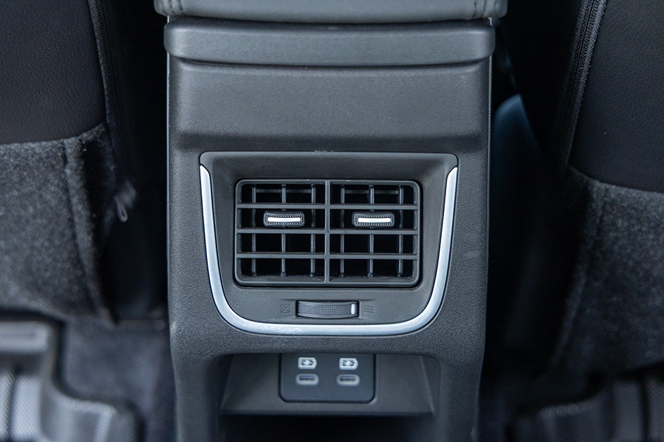 Maruti Victoris Rear AC Vents (Floor)