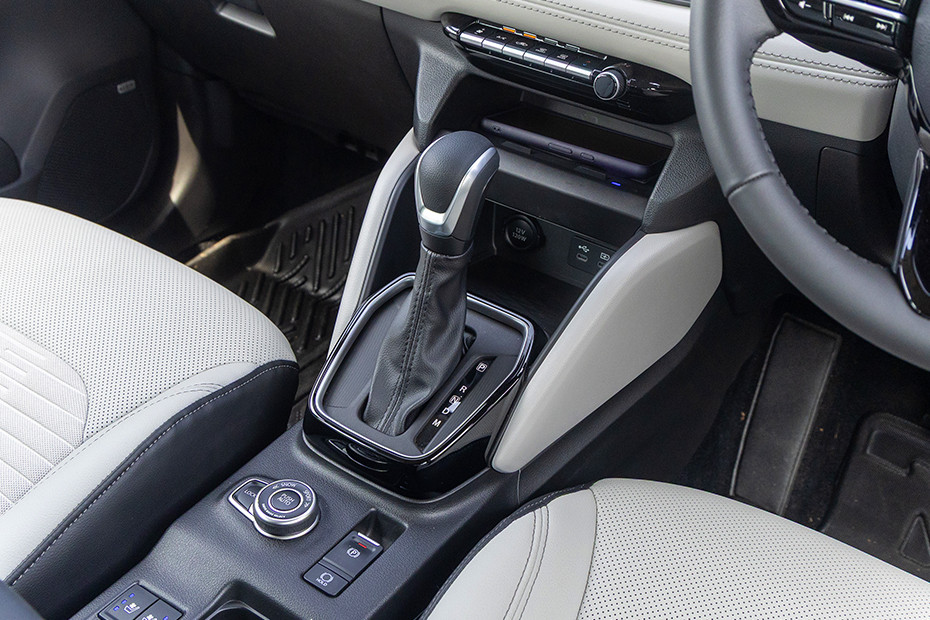 Maruti Victoris Gear Selector / Shifter