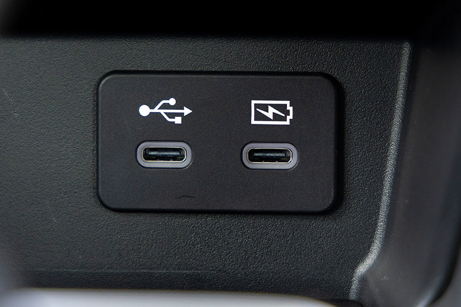 Maruti Victoris USB Charging Port (Front)