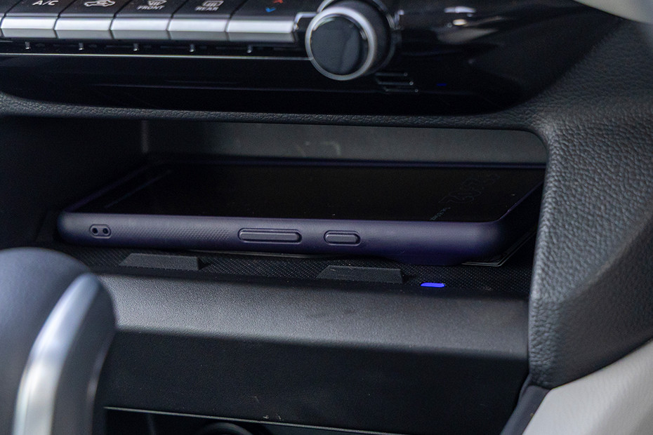 Maruti Victoris Wireless Charger