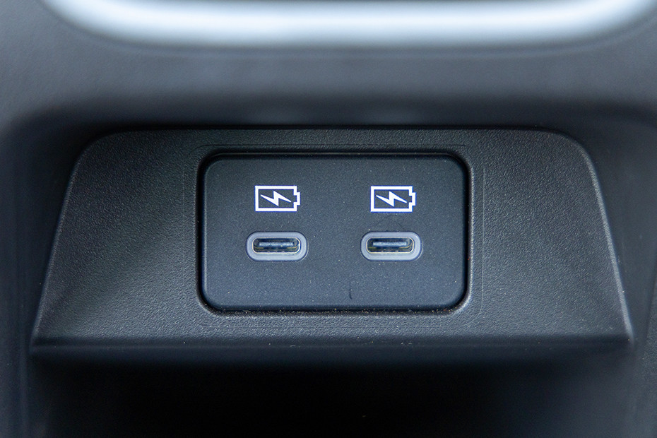 Maruti Victoris USB Charging Port (Rear)