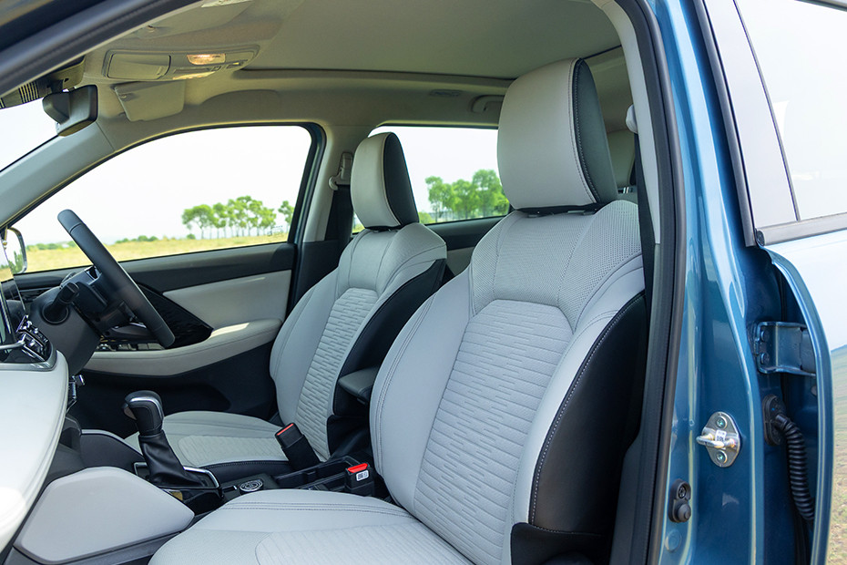 Maruti Victoris Front Seats (Passenger View)