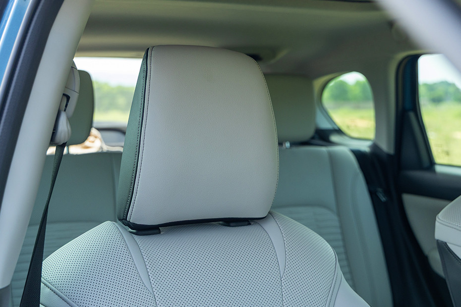 Maruti Victoris Front Seat Headrest
