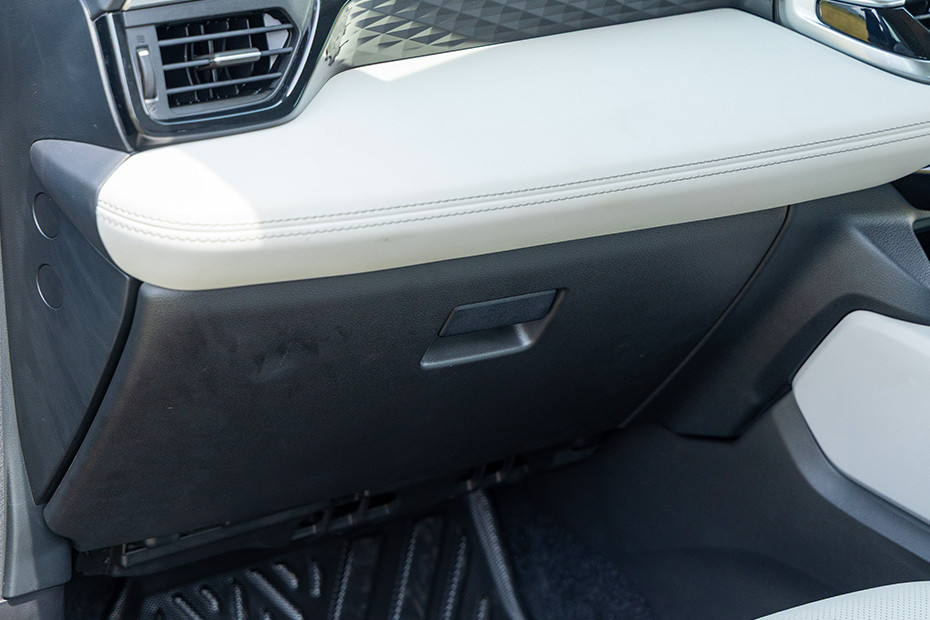 Maruti Victoris Glovebox (Closed)