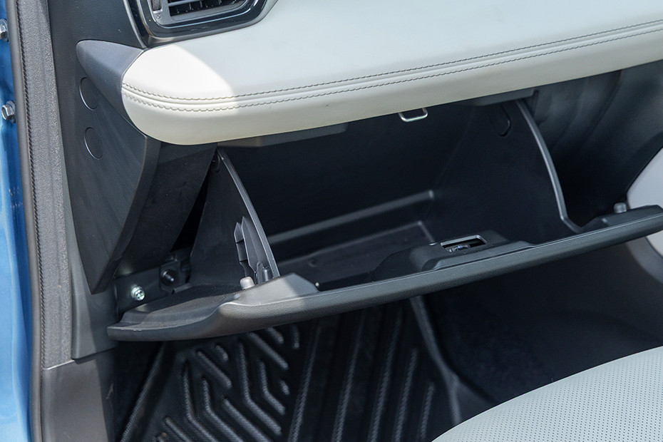 Maruti Victoris Glovebox