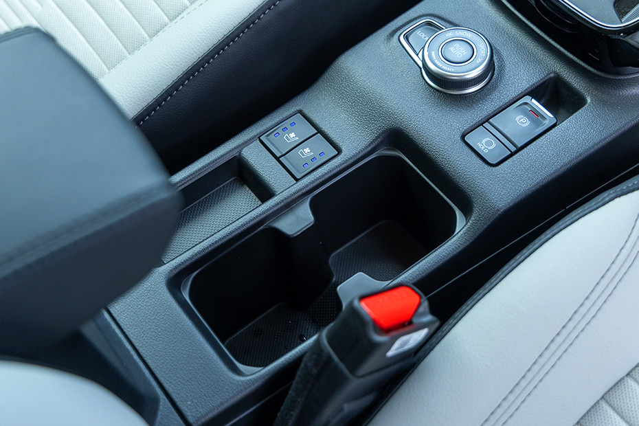 Maruti Victoris Front Cup Holder