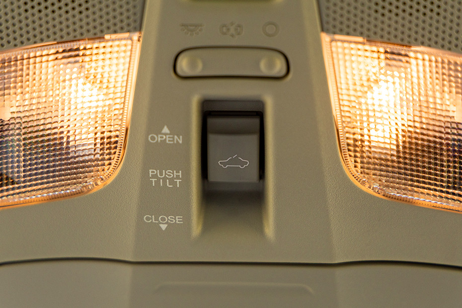 Maruti Victoris Sunroof Control