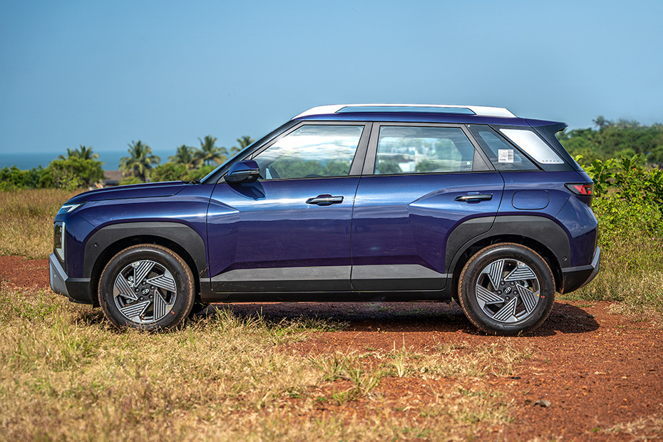 Hyundai Venue Side Profile View (Left)