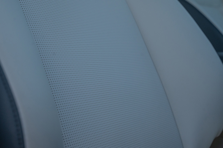 Hyundai Venue Front Seat Ventilation (Close Up)