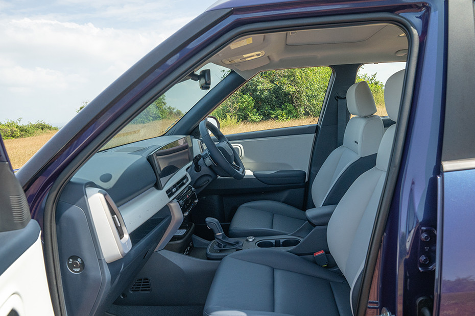 Hyundai Venue Front Seats (Passenger View)