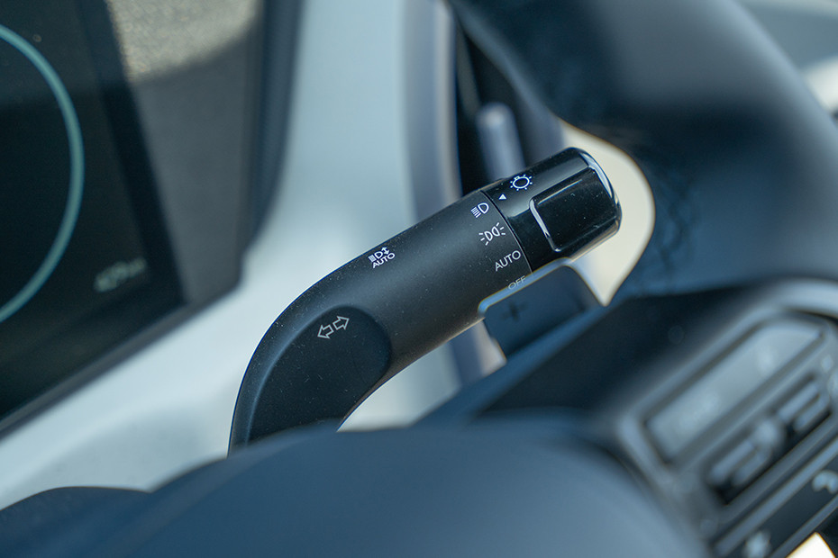 Hyundai Venue Headlamp Control