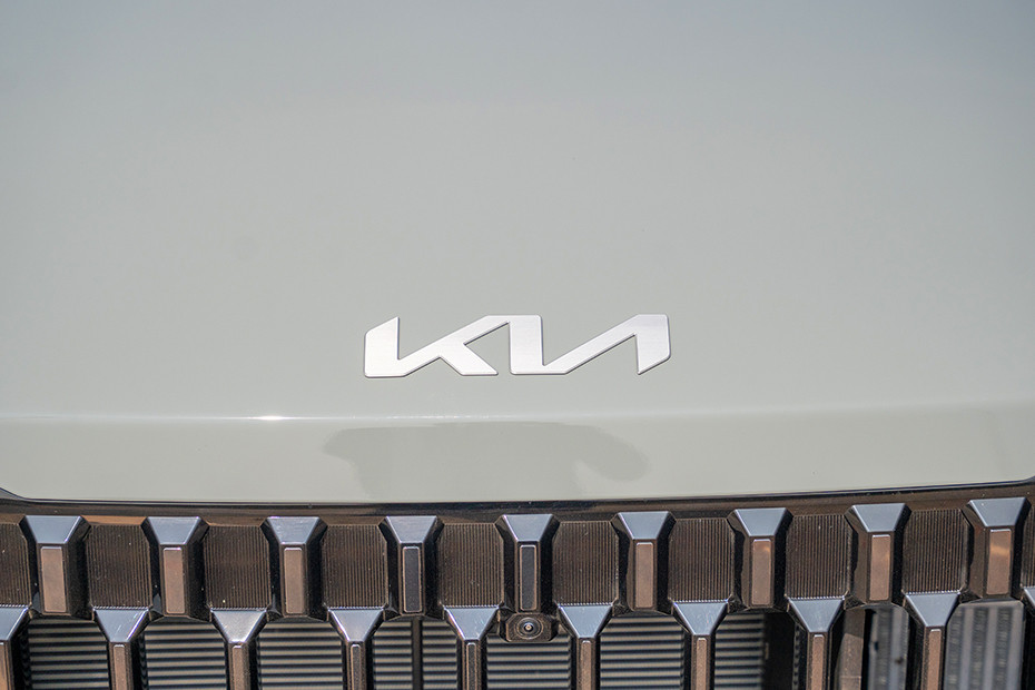 Kia Seltos 2026 Brand Logo (Front)