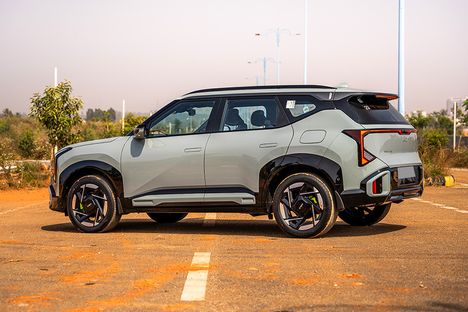 Kia Seltos 2026 Rear Left Three Quarter View