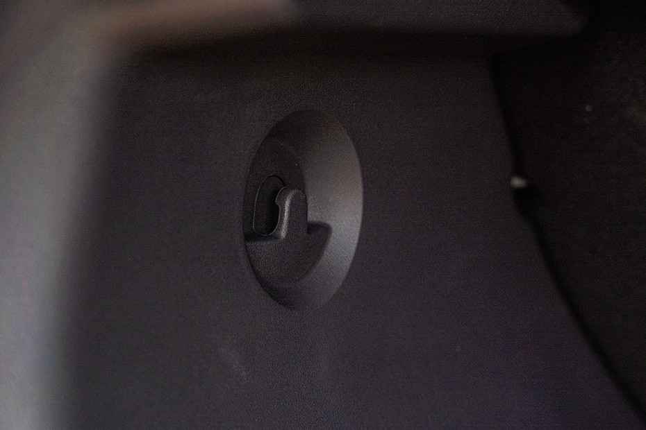 Kia Seltos 2026 Luggage Hook