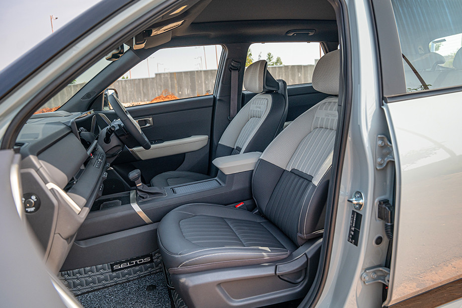 Kia Seltos 2026 Front Seats (Passenger View)