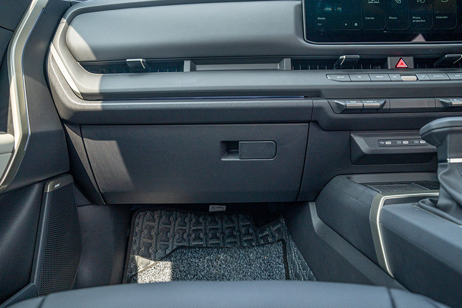Kia Seltos 2026 Glovebox (Closed)