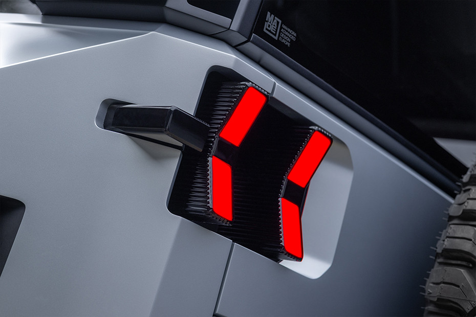 Mahindra Vision T Rear Fog Lamp