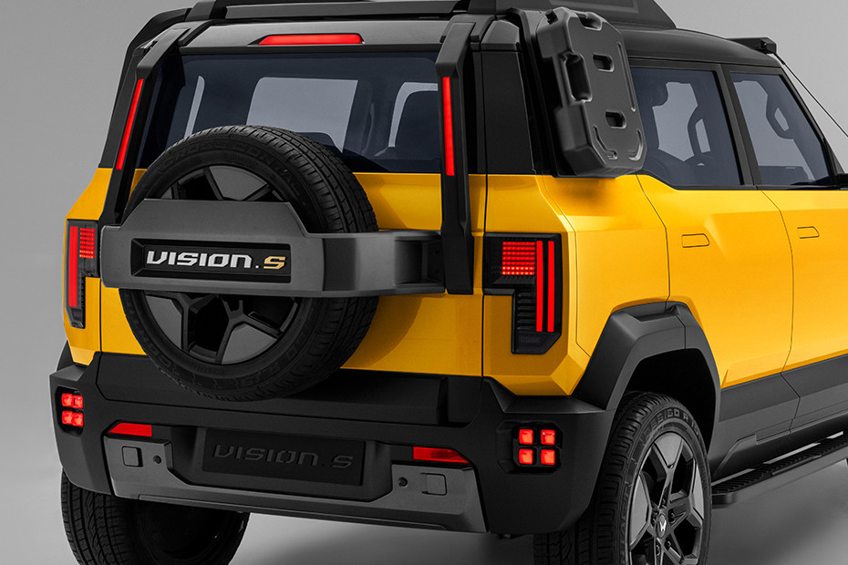 Mahindra Vision S Rear Fog Lamp