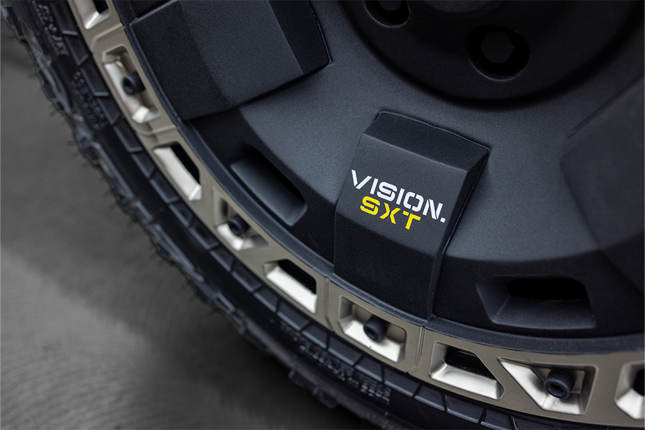 Mahindra Vision SXT Wheel Cap