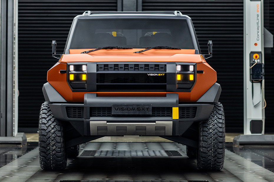 Mahindra Vision SXT Front View