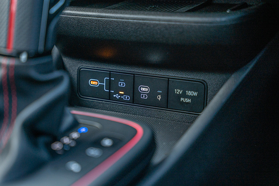 Hyundai Venue N Line USB Charging Port (Front)