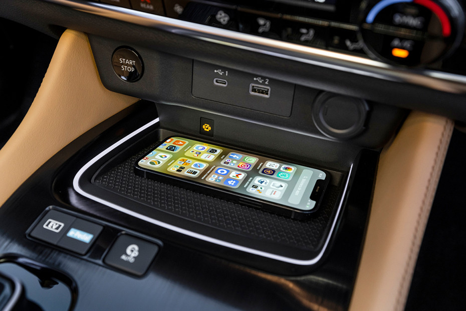 Nissan Nissan X-Trail INTERIOR Charging Options